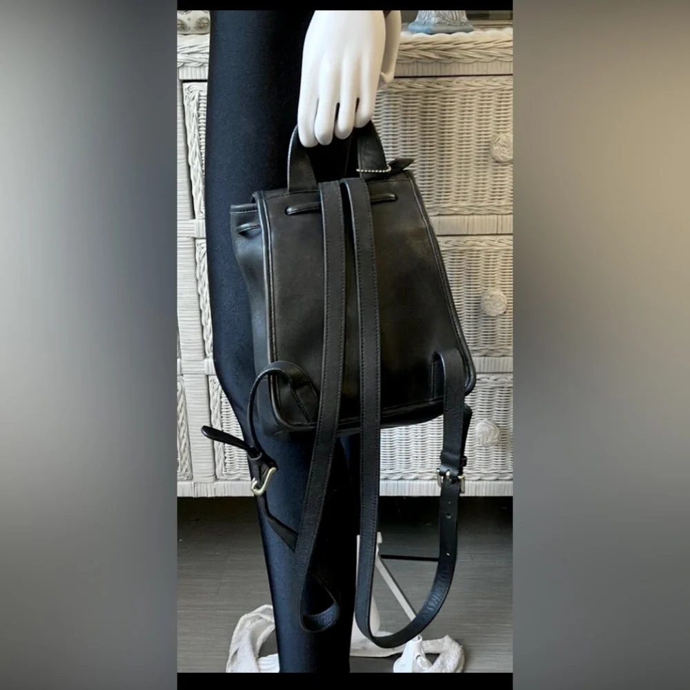 Vintage Coach Rucksack Black Leather 9960 Daypack SN# E069-9960 9.5” x 7.25”